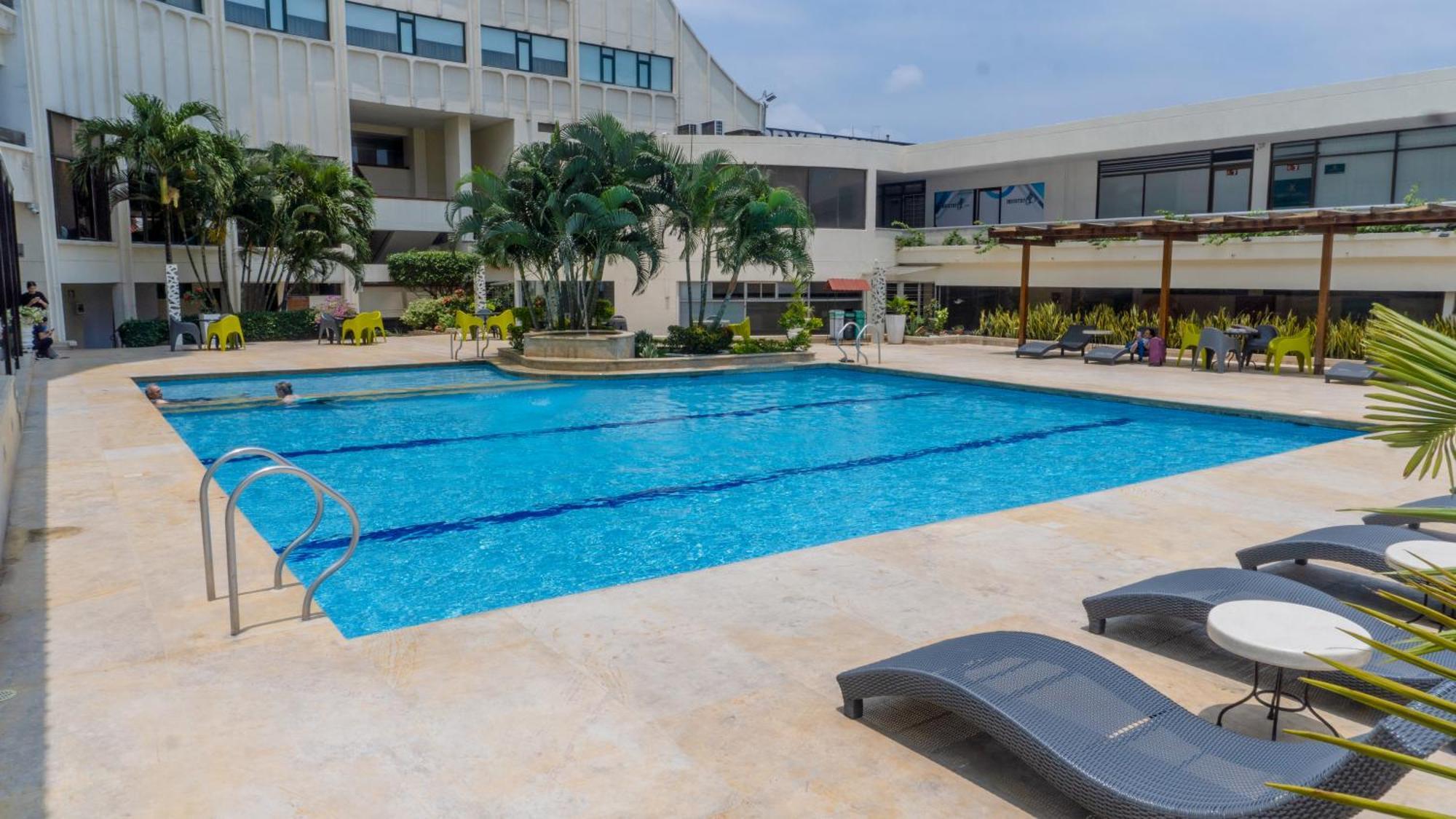 Hotel Casino Internacional Cúcuta Esterno foto The pool at the hotel