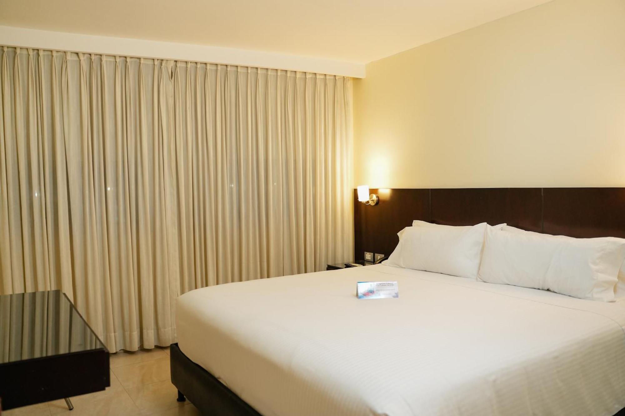 Hotel Casino Internacional Cúcuta Esterno foto A bedroom at the hotel