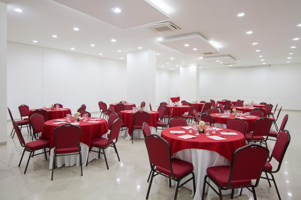 Hotel Casino Internacional Cúcuta Esterno foto Banquet Hall